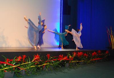 Area Danza dance school performance before the screening of the film <i>First Position</i>